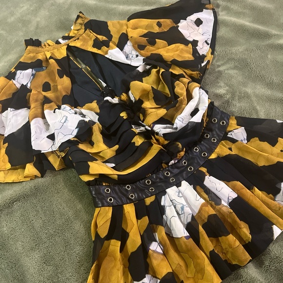 Unique Bebe Floral Ruffled Blouse - Picture 3 of 7